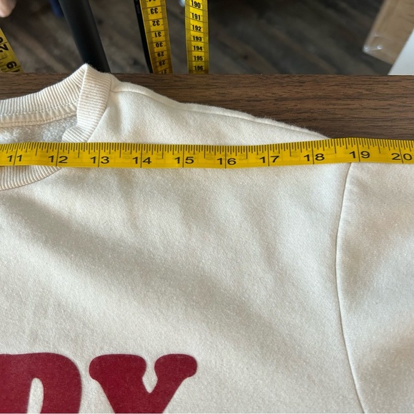 H&M Cream Crewneck Sweater with Red 'HAPPY' Print Size S - Picture 7 of 10